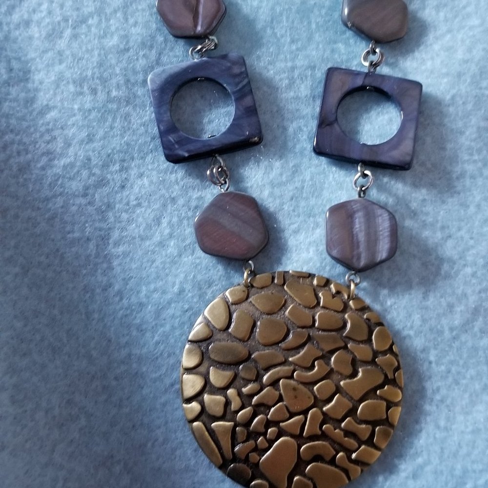 $5/$25    Women's neckpiece